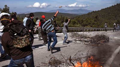 „Wir befinden uns in einer Kriegssituation“: Griechen protestieren gegen Bau neuer Asyllager