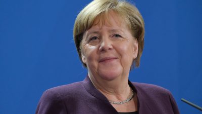Merkel mit Wirtschaftsdelegation nach Südafrika abgeflogen