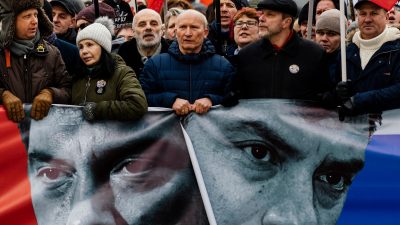 Zehntausende Russen erinnern an ermordeten Kremlgegner Nemzow