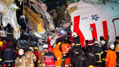 Istanbul: Flugzeug kommt von Landebahn ab – drei Tote und 179 Verletzte