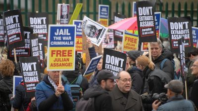 Auslieferungsverfahren gegen Julian Assange hat unter internationalen Protesten begonnen