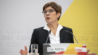 Kramp-Karrenbauer: Kein vorzeitiger Wechsel im Kanzleramt