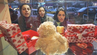 Valentinstag-Accessoires in Teheran hoch beliebt – Händlerverband will „ausländische Einflüsse“ verbieten
