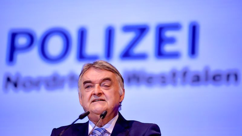 NRW-Innenminister weist Rassismus-Verdacht gegen Polizei zurück