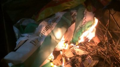Linksextremisten zünden Gedenkkränze für Dresdner Bombenopfer an