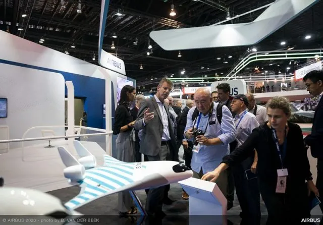 Maveric am Airbus-Stand auf der Singapore Airshow.