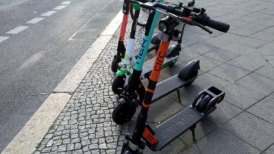 „Bürokratie-Monster“ – Kommunen gegen Führerschein- und Blinkerpflicht für E-Scooter