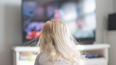 Einschränkung von Werbung für „Kalorienbomben“ im Kinder-TV zeigt erste Erfolge