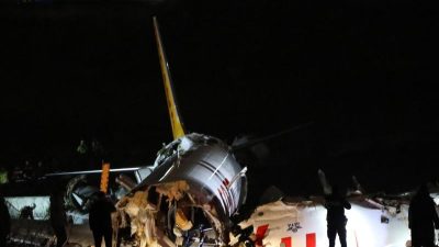 Flughafen Istanbul: Knapp an Katastrophe vorbei – Jet nach harter Landung auseinandergebrochen