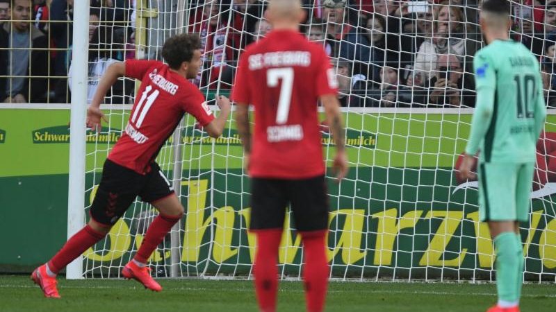 Waldschmidt schießt Freiburg gegen Hoffenheim zum Sieg
