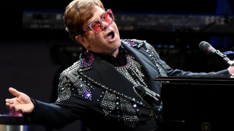 Elton John blieb die Stimme weg.