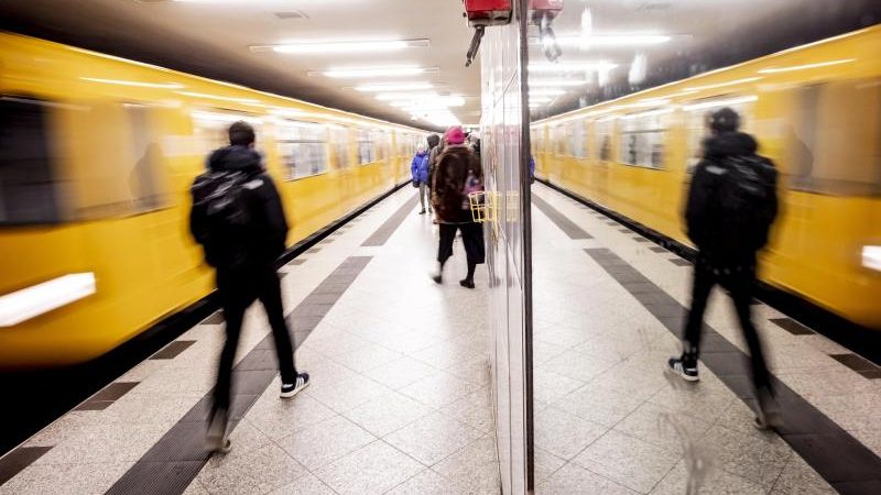 Pakete per U-Bahn? Scheuer-Idee schwer umsetzbar – Straßenbahn offenbar besser geeignet