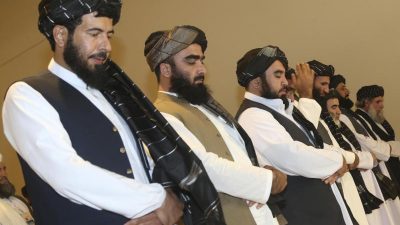 Afghanische Regierung lässt hundert Taliban-Kämpfer frei