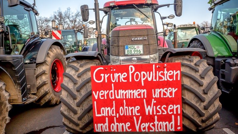 Hunderte Landwirte protestieren gegen Agrarpolitik der Bundesregierung