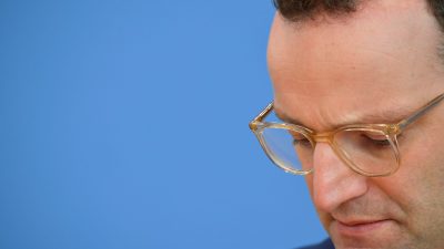 Warnung vor Hamsterkäufen und Falschnachrichten – Spahn: „Achtung Fake News“