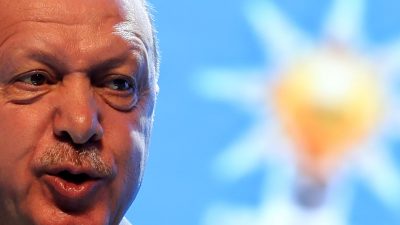 Erdogan stoppt Migrantenboote in Ägäis – Gespräche in EU-Flüchtlingskrise am Montag erwartet