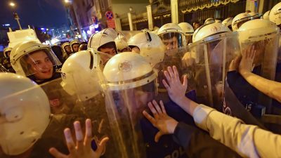 Polizei in Istanbul setzt Tränengas gegen Demonstration zum Frauentag ein