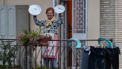 Flashmobs gegen Corona-Blues: Italiener musizieren an Fenstern und auf Balkonen