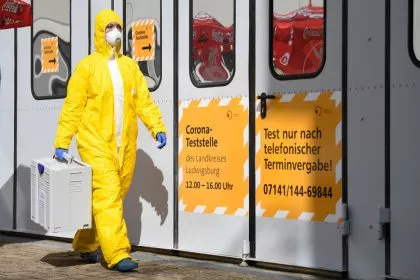 Ärztepräsident fordert Corona-Zeltstationen vor Kliniken &#8222;bevor uns die große Welle erreicht&#8220;