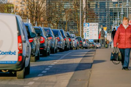 Stau-Chaos auf Autobahnen Richtung Polen – Rotes Kreuz bringt Essen – Maas telefoniert mit polnischen Behörden