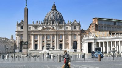 Papst spendet in Corona-Krise Segen „Urbi et Orbi“ vor verwaistem Petersplatz