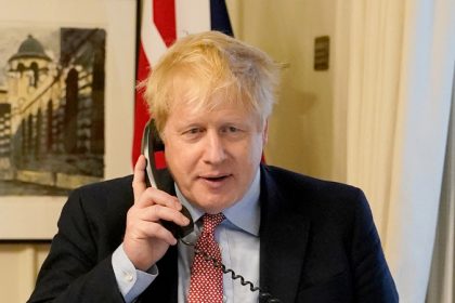 Johnson bleibt wegen anhaltenden Fiebers länger in Quarantäne