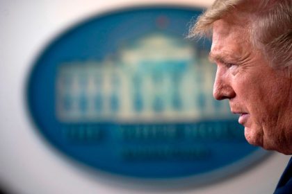 Trump führt Kampf gegen COVID-19: General Motors soll Beatmungsgeräte herstellen