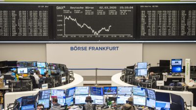 Dax legt zum Wochenschluss kräftig zu – bleibt aber unter 9000 Punkten