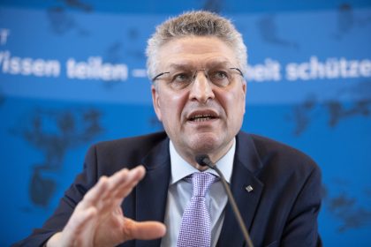 RKI-Präsident: “Wir schätzen, dass mindestens 5900 Mitbürger inzwischen genesen sind”