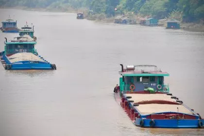 Nordkorea verletzt UN-Sanktionen: Sand in großer Flotte von Schiffen nach China exportiert