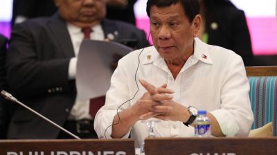 Philippinischer Präsident Duterte erklärt Manila zur Sperrzone und lässt sich auf Coronavirus testen