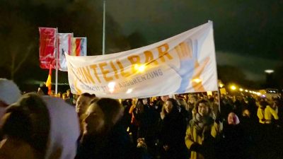 „Seebrücke“ demonstrierten vor Kanzleramt gegen „Abschottungspolitik der EU“