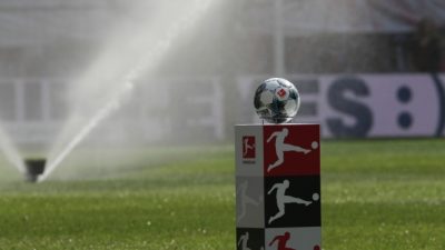 Bundesliga pausiert bis mindestens Ende April
