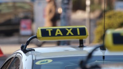 Taxi statt Bus und Bahn? Taxibranche will Fahrten für ÖPNV-Nutzer zum halben Preis anbieten