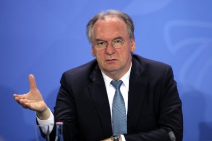 Haseloff sieht bei Ausreisesperre für Corona-Kreise „dringenden Gesprächsbedarf“