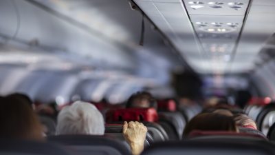Panik in US-Flugzeug: Zwischenlandung wegen niesendem Passagier