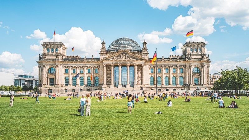 AfD fordert für Reichstag: Brücken bauen statt Gräben ziehen – FDP will „Aha-Zaun“ schnellstmöglich umsetzen