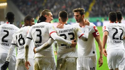 Frankfurt im Halbfinale – Werder über Elfer verärgert