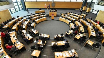 Landtags-Oppositionen fordern Mitbestimmung bei Corona-Politik