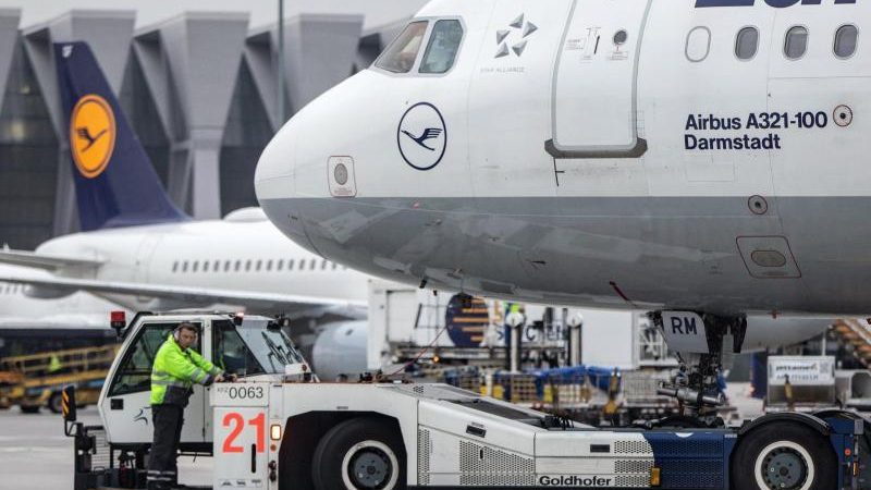 Lufthansa: Nachfrageeinbruch wegen Corona-Virus führt zu 50 Prozent Streichungen – Kurzarbeit geplant