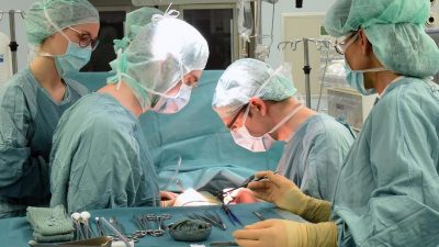 Einigung im Tarifstreit: 6,5 Prozent mehr Gehalt für Uniklinik-Ärzte