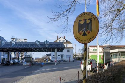 Seehofer: „Für Reisende ohne triftigen Reisegrund gilt, dass sie nicht mehr einreisen können“