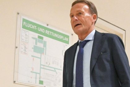 Und dann kam Aki Watzke – Der Umgang des Fußballs mit Corona