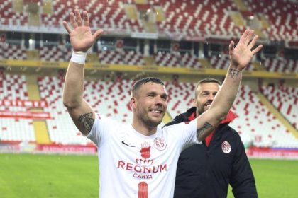 Trotz Coronakrise: Podolski feiert Sieg mit Antalyaspor