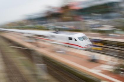 Anschlagsversuch auf ICE? Schienenschrauben an Schnellfahrstrecke gelöst