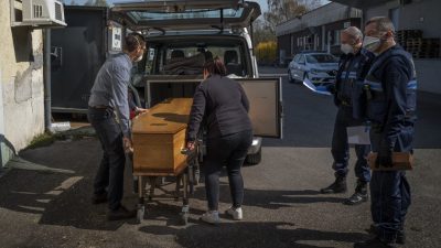 Pariser Lebensmittel-Großmarkt muss Särge aufnehmen