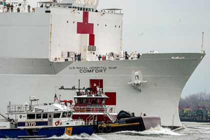 Corona-Krise USA: 1169 Tote an einem Tag – Krankenhaus-Schiff legt in New York an