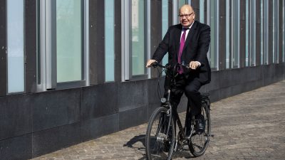 Minister Peter Altmaier holt die Hanteln wieder raus