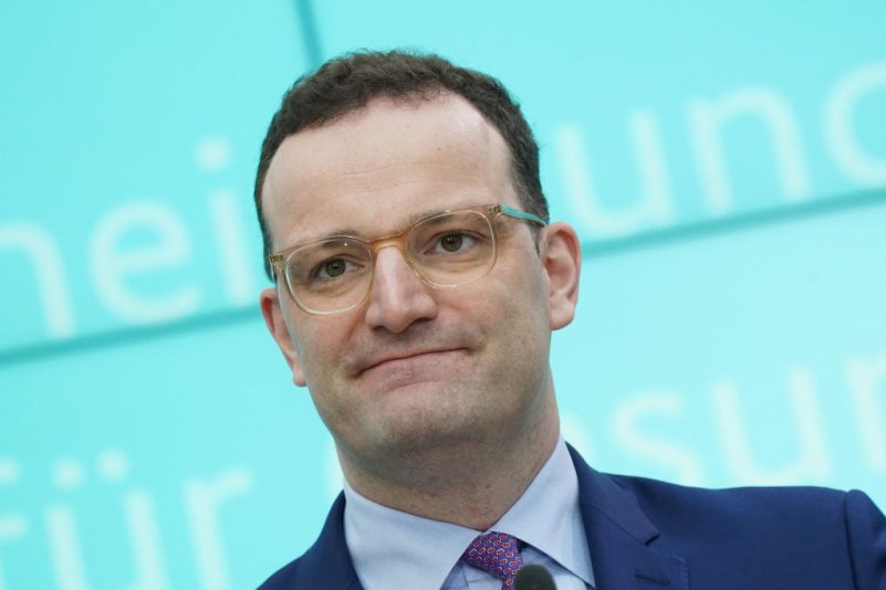 Bundesregierung plant COVID-19-Impfpflicht – Anwalt warnt vor Änderungen des Infektionsschutzgesetzes