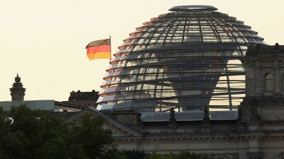Verteilung der Regierungsarbeit auf Bonn und Berlin verursacht Millionen Kosten